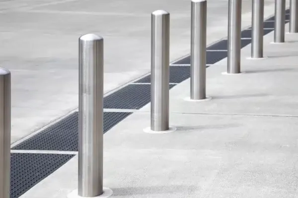 How safe are powder-coated steel bollards in traffic?